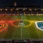 KV Mechelen en KRC Genk centraal in een donkere stadionscan voor speeldag 10