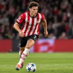 Ruben van Bommel in actie voor PSV tijdens een wedstrijd.