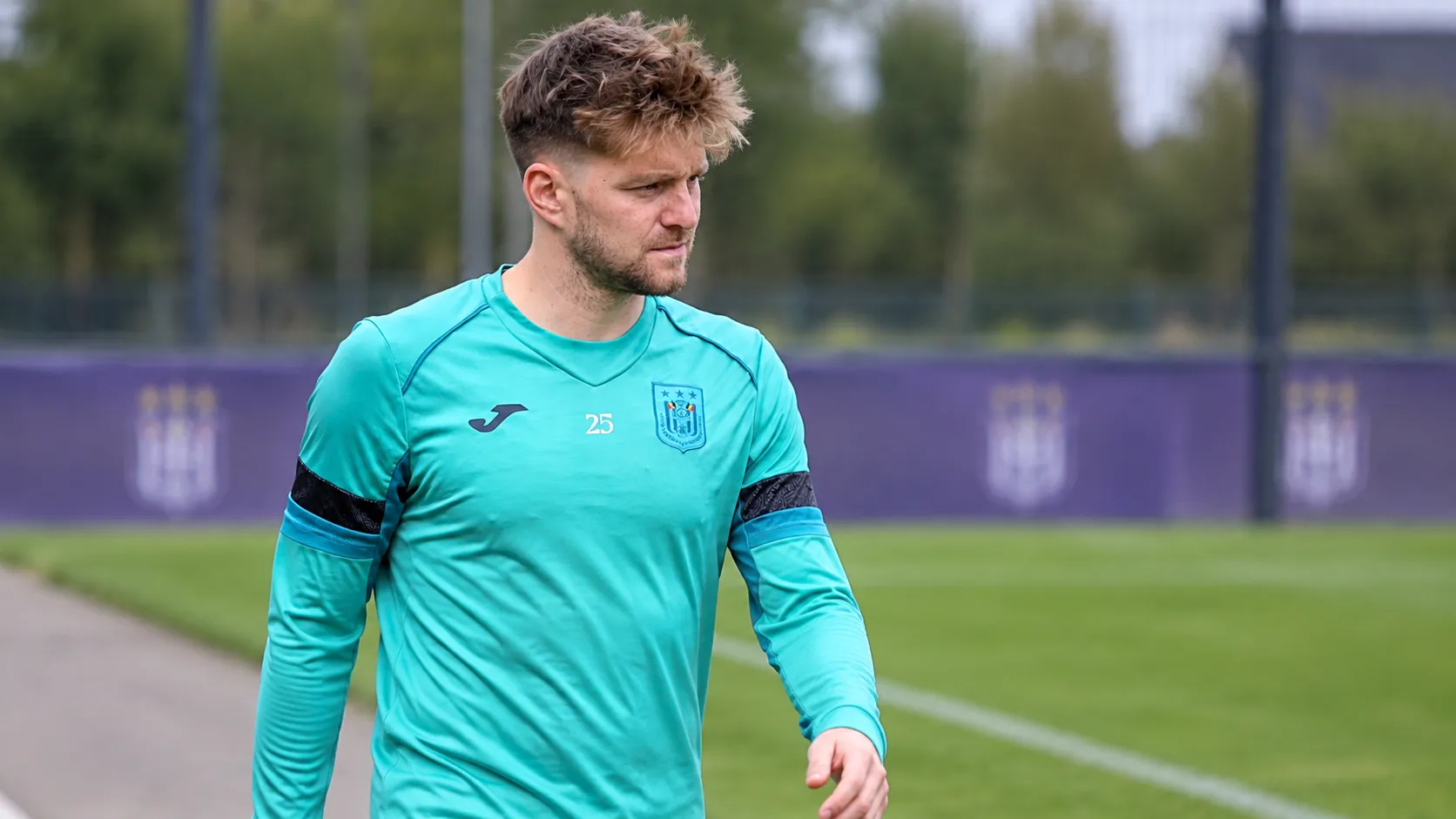 Thomas Foket tijdens een training van RSCA Futures op een oefenveld.