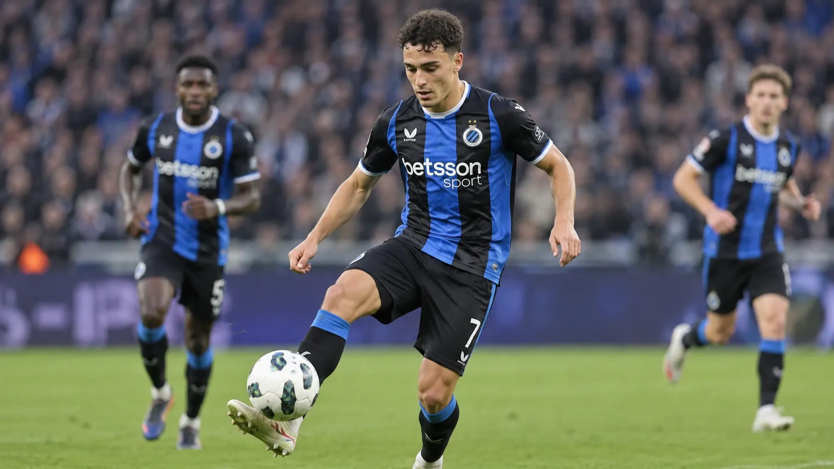 Jan Virgili van Club Brugge controleert de bal op het veld.
