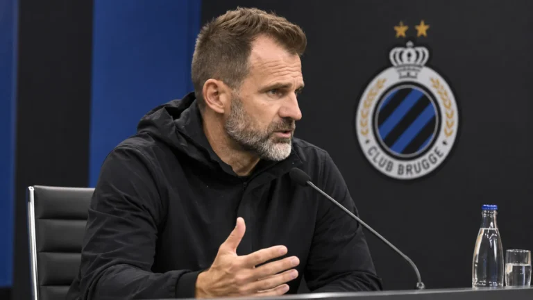 Ivan Leko spreekt tijdens een persconferentie van Club Brugge.