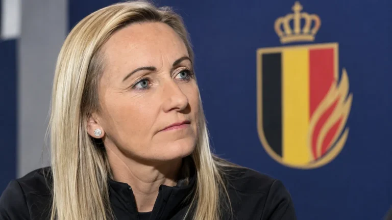 Elisabet Gunnarsdottir tijdens een interview na de zege van de Red Flames.