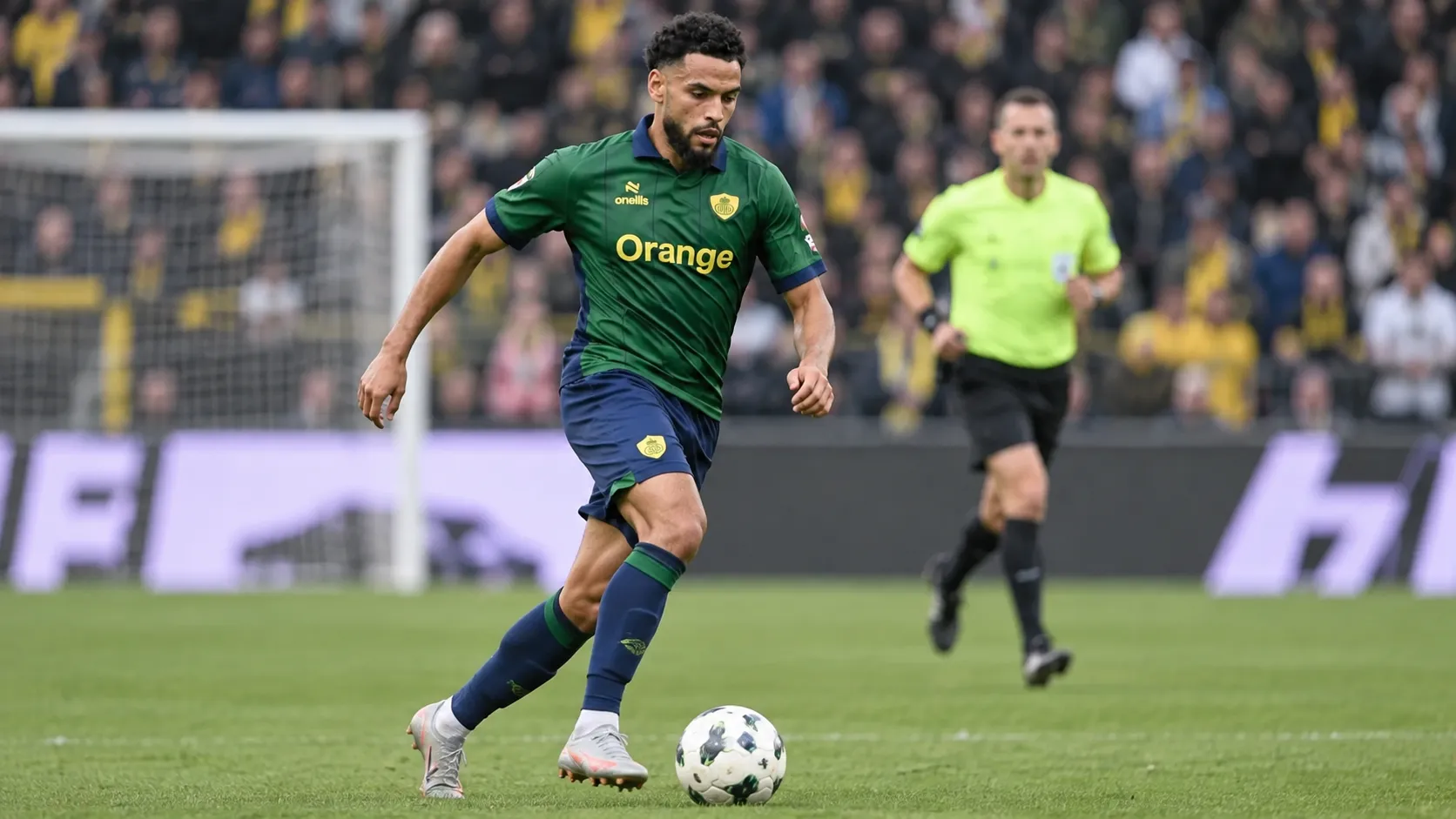 Adem Zorgane van Union Saint-Gilloise in actie tijdens een wedstrijd.