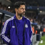 Vitor Bruno kijkt na de wedstrijd geconcentreerd vanaf de technische zone.