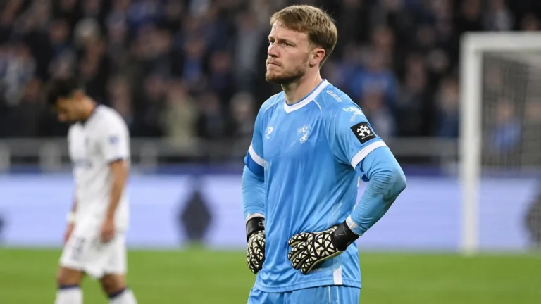 Brent Gabriël van Zulte Waregem na afloop op het veld.