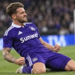 Adriano Bertaccini reageert op het veld in het paarse wedstrijdshirt van RSC Anderlecht.