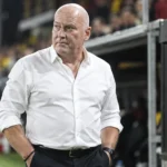 Fred Vanderbiest langs de zijlijn bij KV Mechelen na de wedstrijd.