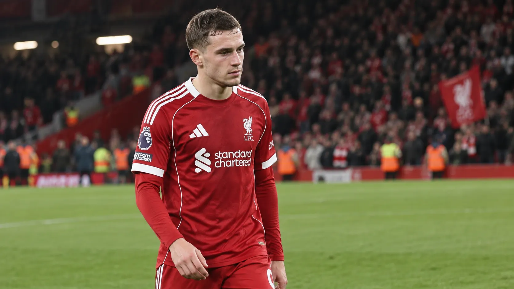 Florian Wirtz in Liverpool-tenue op het veld na een wedstrijd.