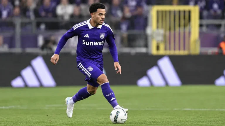 Mario Stroeykens van RSC Anderlecht in actie met de bal aan de voet.