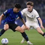 Jorne Spileers van Club Brugge verdedigt in een duel met een speler van Internazionale.