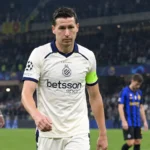 Hans Vanaken van Club Brugge loopt na de wedstrijd op het veld van San Siro.