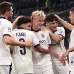 Spelers van Club Brugge vieren samen na een Europese uitoverwinning.