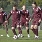 Een groep Anderlecht-spelers tijdens een training op het oefenveld.