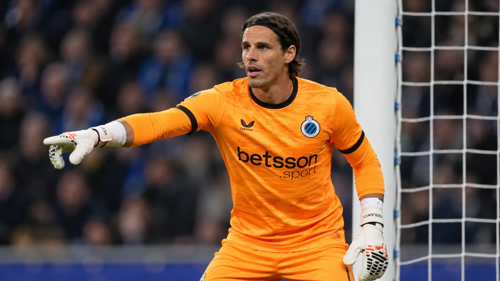Yann Sommer als doelman van Club Brugge voor het doel tijdens een wedstrijd.