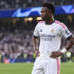 Vinicius Junior van Real Madrid op het veld vlak voor de aftrap.